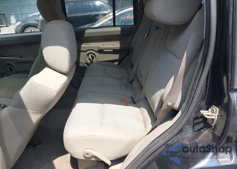 2006 Jeep Commander из США, поврежденный, VIN 1J8HG48K56C324296